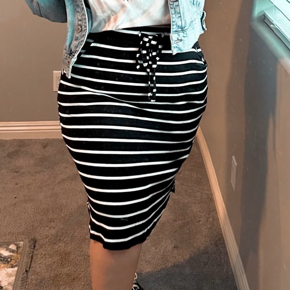 Black and white stripe plus size skirt.